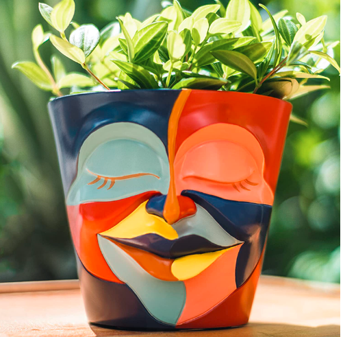 GUGUGO Decorative Abstract Rainbow Head Planter